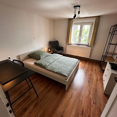 Einfaches Haus Mit Privatzimmern Und Gemeinschaftsraeumen 海尔布隆 外观 照片