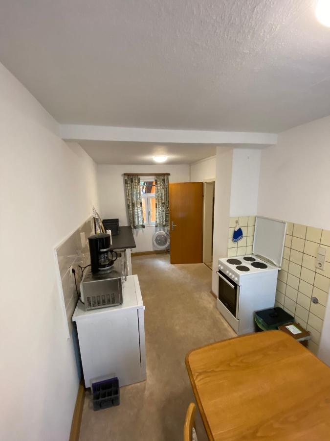 Einfaches Haus Mit Privatzimmern Und Gemeinschaftsraeumen 海尔布隆 外观 照片