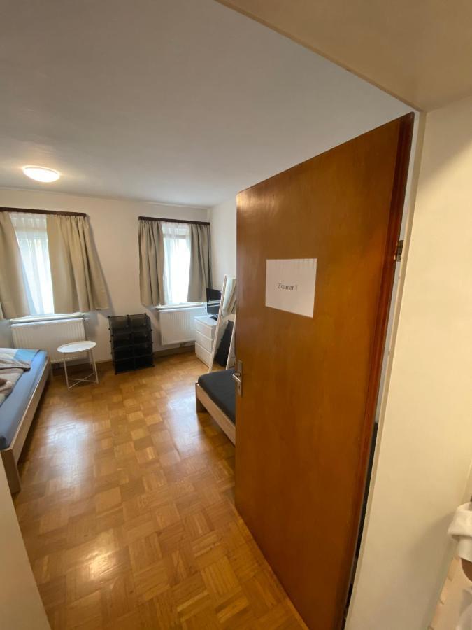 Einfaches Haus Mit Privatzimmern Und Gemeinschaftsraeumen 海尔布隆 外观 照片