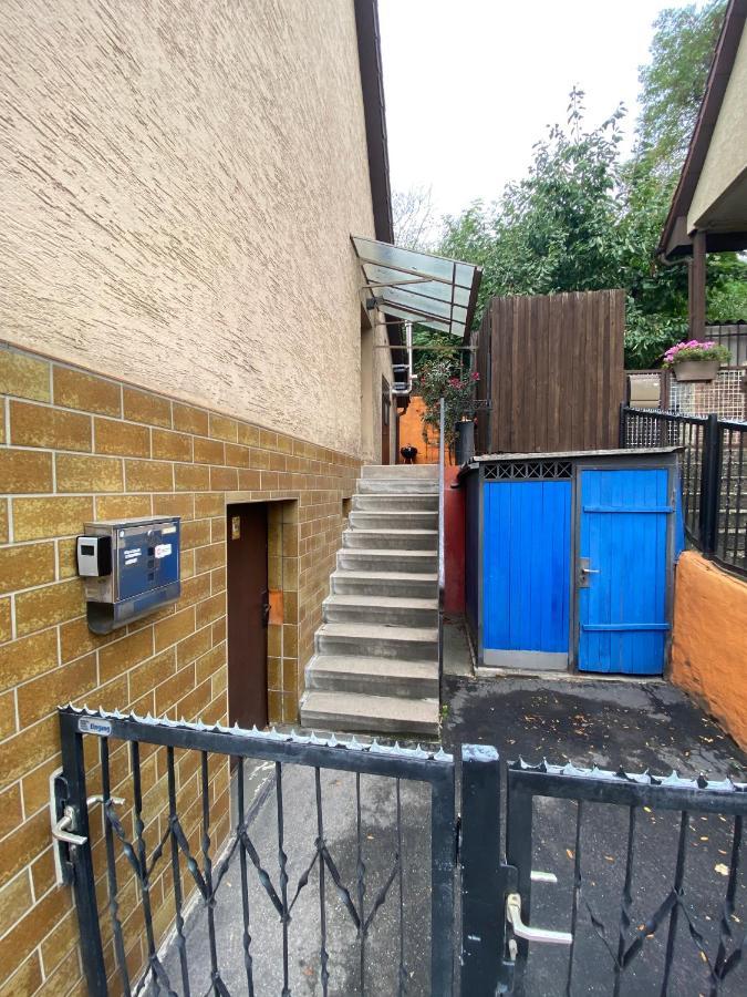 Einfaches Haus Mit Privatzimmern Und Gemeinschaftsraeumen 海尔布隆 外观 照片