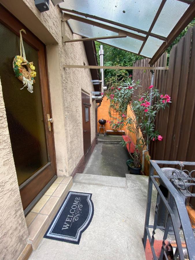 Einfaches Haus Mit Privatzimmern Und Gemeinschaftsraeumen 海尔布隆 外观 照片