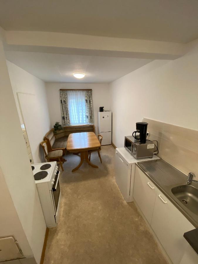 Einfaches Haus Mit Privatzimmern Und Gemeinschaftsraeumen 海尔布隆 外观 照片