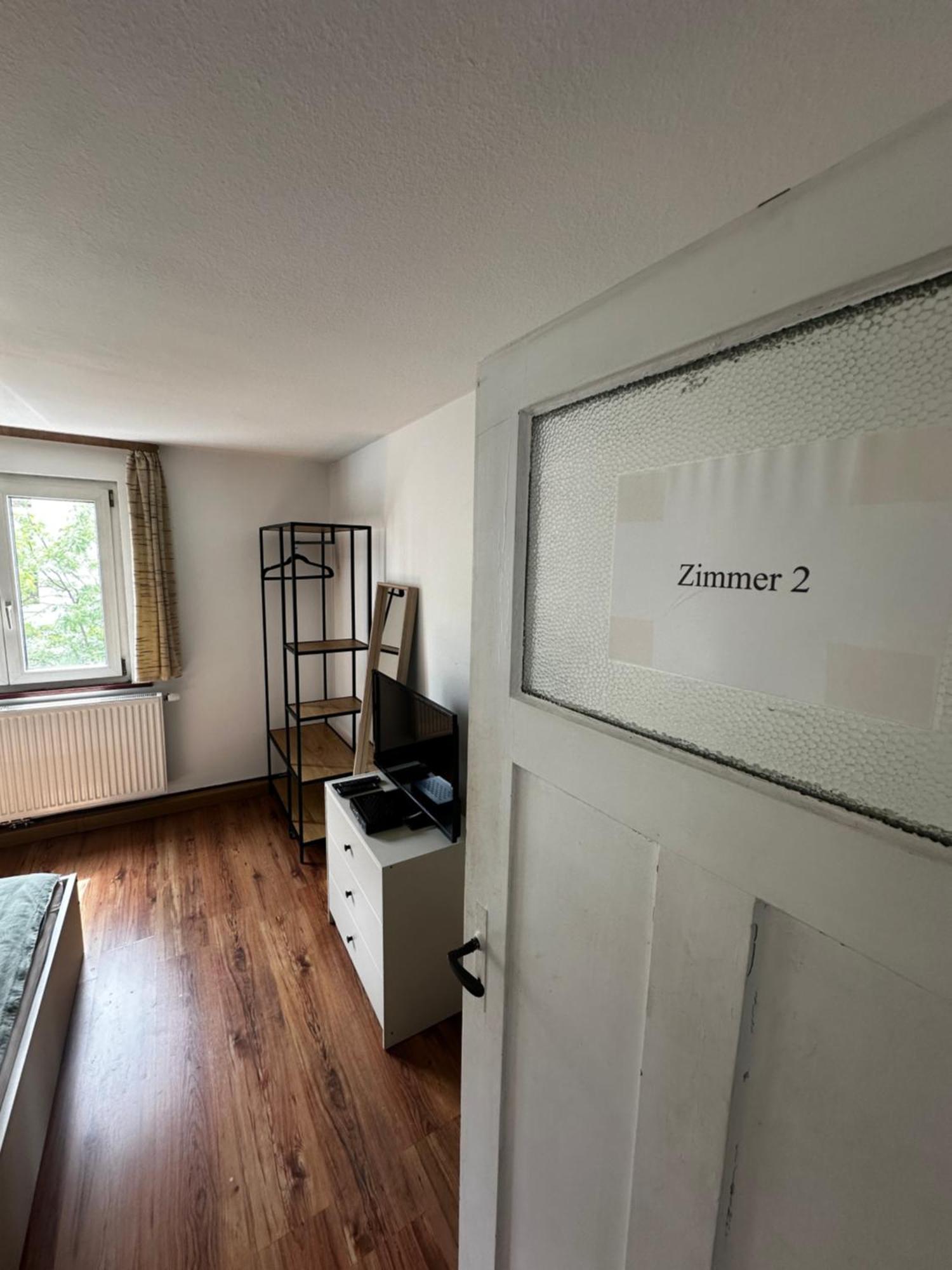 Einfaches Haus Mit Privatzimmern Und Gemeinschaftsraeumen 海尔布隆 外观 照片