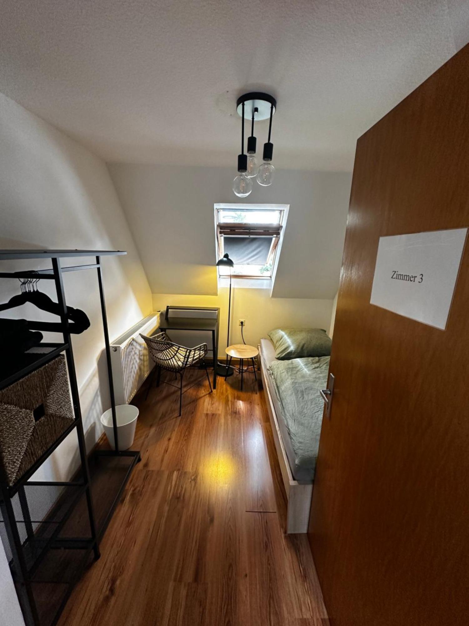 Einfaches Haus Mit Privatzimmern Und Gemeinschaftsraeumen 海尔布隆 外观 照片